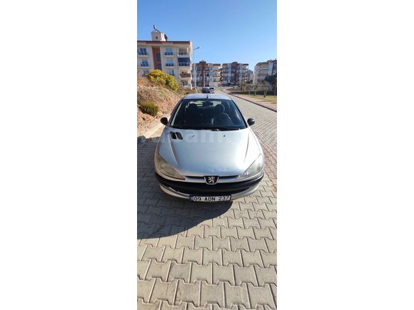 Sahibinden Peugeot 206 1.4 XR 2000 Model otomatik vites  225.000 km Gri (Gümüş)