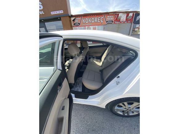 Sahibinden Hyundai Elantra 1.6 CRDi Style Plus 2017 Model 