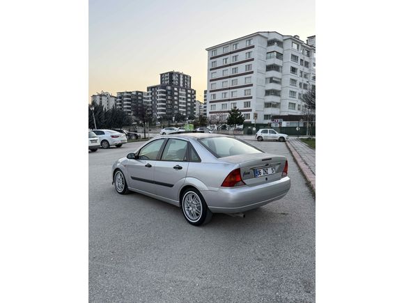 Ford Focus 1.6 Ghia  Sanruflu
