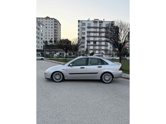 Ford Focus 1.6 Ghia  Sanruflu