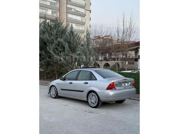 Ford Focus 1.6 Ghia  Sanruflu