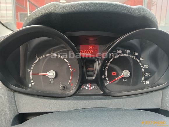 Galeriden Ford Fiesta 1.4 TDCi Trend 2012 Model Antalya 246.592 km Beyaz