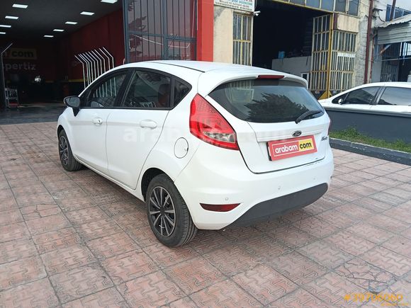 Galeriden Ford Fiesta 1.4 TDCi Trend 2012 Model Antalya 246.592 km Beyaz