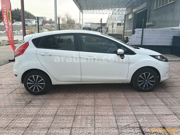 Galeriden Ford Fiesta 1.4 TDCi Trend 2012 Model Antalya 246.592 km Beyaz