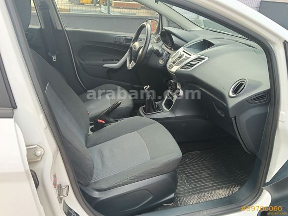 Galeriden Ford Fiesta 1.4 TDCi Trend 2012 Model Antalya 246.592 km Beyaz