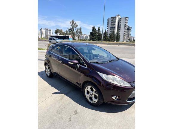 Sahibinden Ford Fiesta 1.4 Titanium 2011 Model  285.000 km Bordo