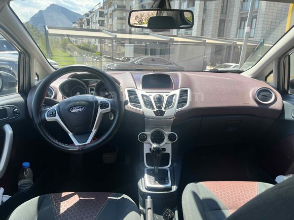 Sahibinden Ford Fiesta 1.4 Titanium 2011 Model  285.000 km Bordo