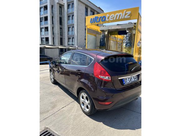 Sahibinden Ford Fiesta 1.4 Titanium 2011 Model  285.000 km Bordo