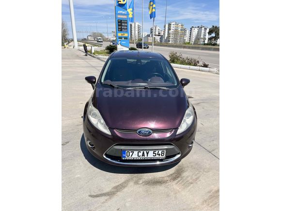 Sahibinden Ford Fiesta 1.4 Titanium 2011 Model  285.000 km Bordo