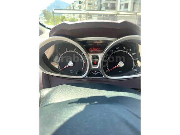 Sahibinden Ford Fiesta 1.4 Titanium 2011 Model  285.000 km Bordo