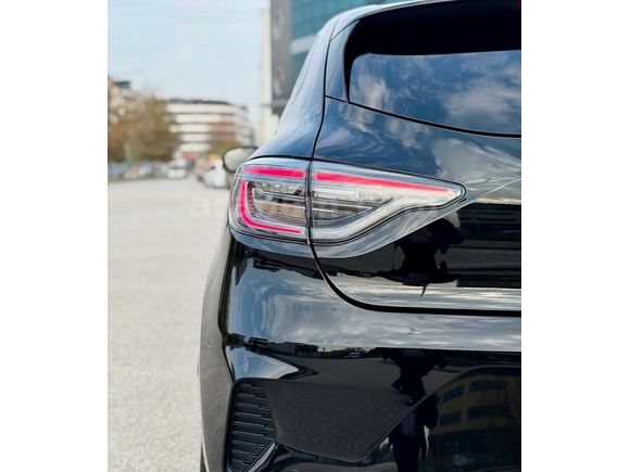 Sahibinden HATASIZ Temiz Aile Aracı-Renault Clio 1.0 TCe Techno Esprit Alpine 2023 Model 