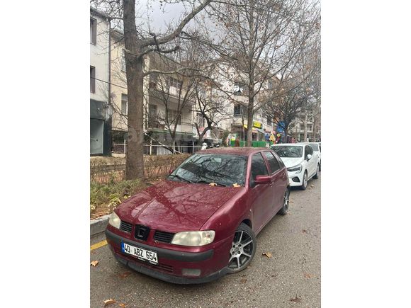 Sahibinden Seat Ibiza 1.6 singo 2000 Model  300 km Bordo