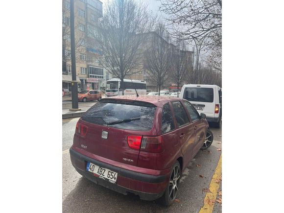 Sahibinden Seat Ibiza 1.6 singo 2000 Model  300 km Bordo