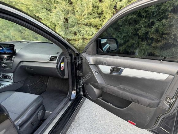 FAZLI BORAZAN AUTO'DAN DEĞİŞENSİZ BAKIMLI C220CDİ