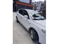 Sahibinden bakimli  Hyundai i30 1.6 CRDi Team 2010 Model  Beyaz