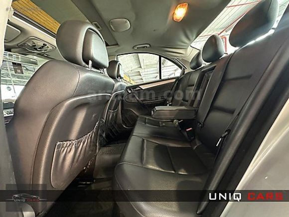 UNİQ CARS 2006 MODEL MERCEDES C180 KOMPRESSOR SUNROOF XENON
