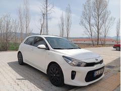 Sahibinden Kia Rio 1.4 CRDi Comfort 2017 Model İstanbul 155.000 km Beyaz