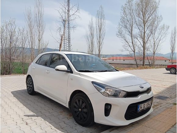 Sahibinden Kia Rio 1.4 CRDi Comfort 2017 Model İstanbul 155.000 km Beyaz