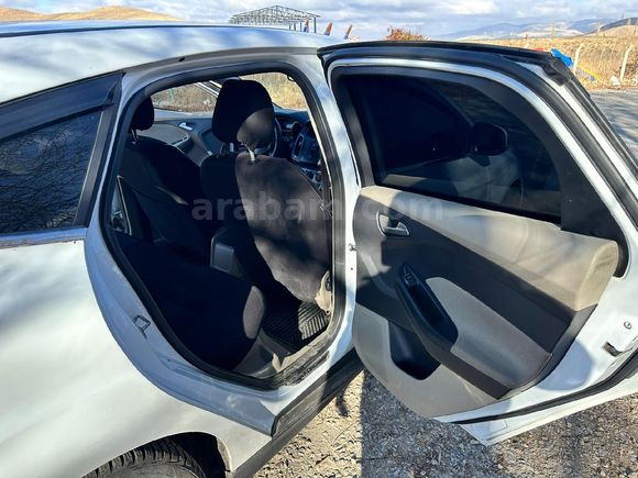 Sahibinden Ford Focus 1.6 TDCi Titanium 2012 Model  222.000 km Beyaz