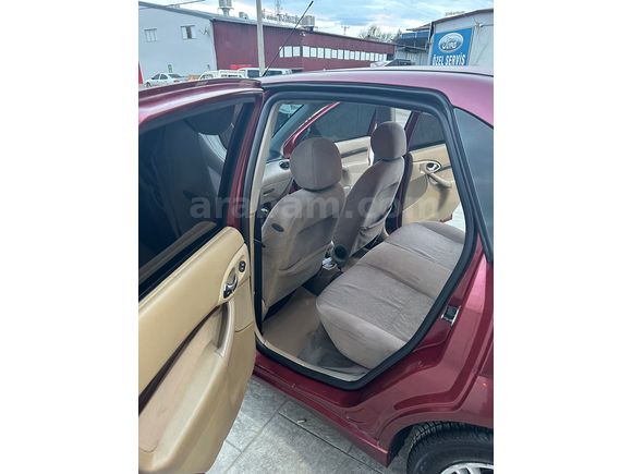 Sahibinden Ford Focus 2.0 Ghia 2000 Model 