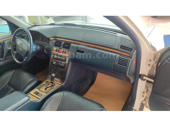 Galeriden Mercedes - Benz E 200 Kompressor Avantgarde 1999 Model Denizli