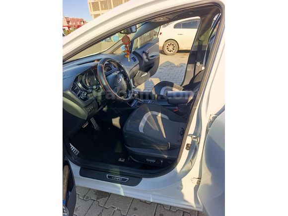 Sahibinden Kia Ceed 1.6 CRDi Premium 2013 Model