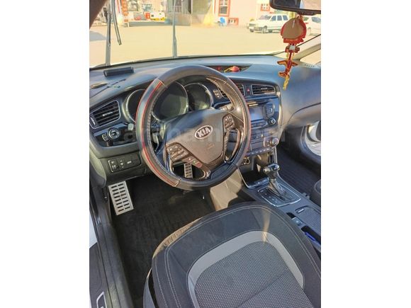 Sahibinden Kia Ceed 1.6 CRDi Premium 2013 Model