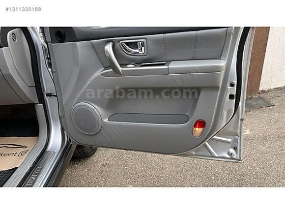 SAKLI GARAJ'DAN OTOMATİK KİA SORENTO