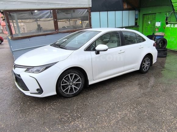 Corolla 1.6 Vision 2019 benzinli çelik jantli