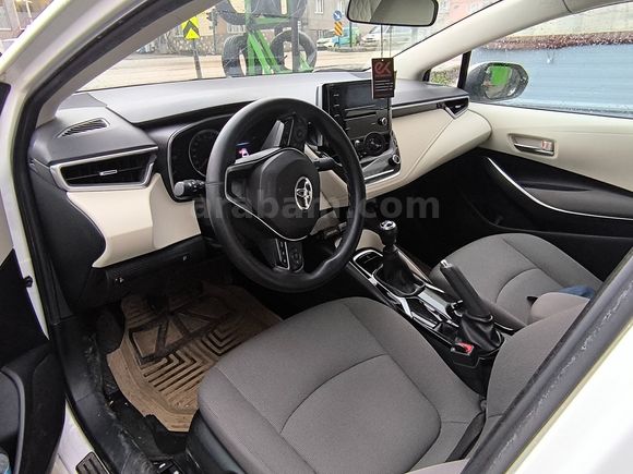 Corolla 1.6 Vision 2019 benzinli çelik jantli