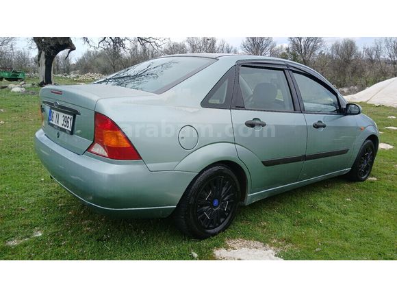 Sahibinden Ford Focus 1.6 Ambiente 2000 Model  245.000 km Yeşil