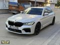 2021 BMW 520 i M5 GÖRÜNÜM İÇİ TABA KUSURSUZ K.KARTINA 12 TAKSİT