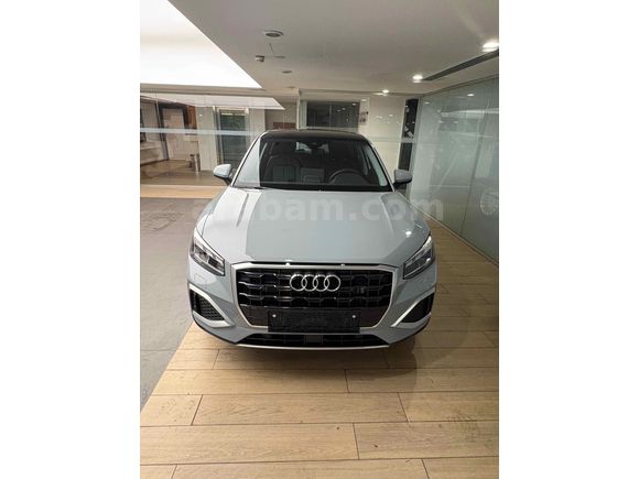 ÖĞRETMENDEN 2026 AUDİ Q2 BOYASIZ EMSALSİZ ÖZEL RENK SIFIR ARAÇ 