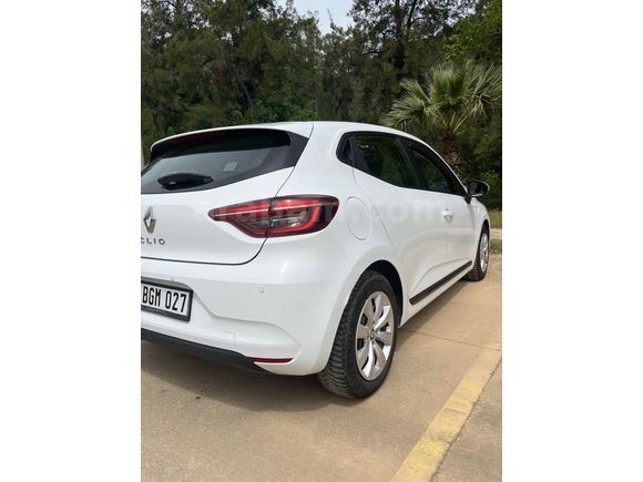 Hatasız Renault Clio 1.0 TCe Joy 2022 Model  92.000km Beyaz