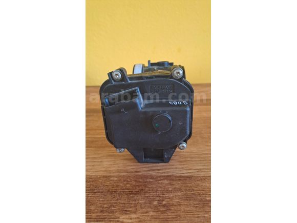 Laguna2 1.8 ve 2.0 Motor Boğaz Kelebeği