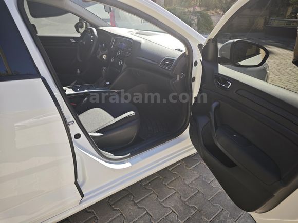 Megane 1.3 TCe - 2023 HATASIZ