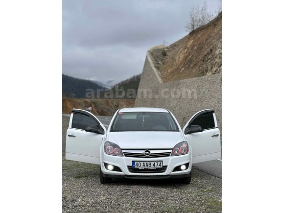 Adliye personelinden Hatasız Boyasız Opel Astra 1.6 Essentia 2013 Model  Beyaz