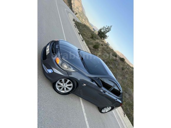 Sahibinden Hyundai Accent Blue 1.6 CRDI Mode Plus 2012 Model 