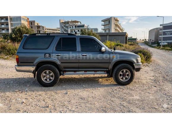 Sahibinden Toyota 4 Runner 1993 Model  4x4 Özelikli bir araç