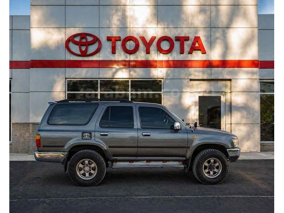 Sahibinden Toyota 4 Runner 1993 Model  4x4 Özelikli bir araç