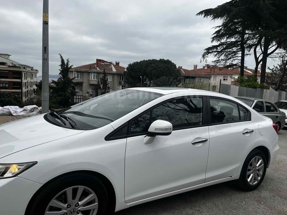 Sahibinden Honda Civic 1.6i VTEC Eco Elegance 2013 Model 