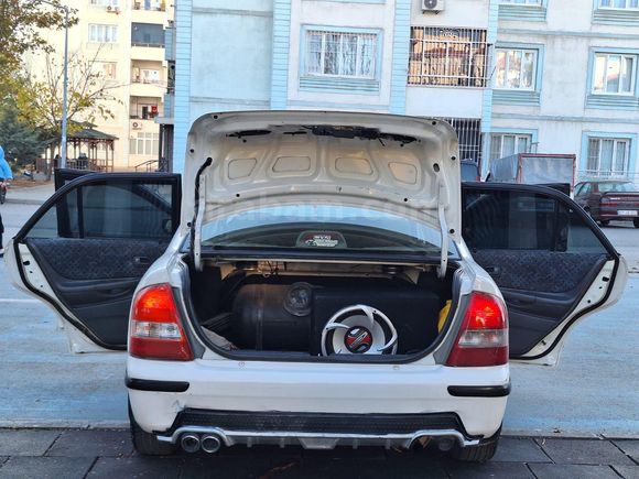 Sahibinden Mazda 323 1.5 2000 Model  315 km Beyaz