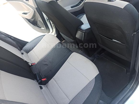 Sahibinden Hyundai i20 1.4 MPI Style Design 2019 Model Kocaeli 102.000 km Beyaz