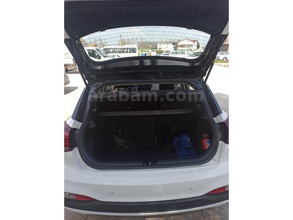 Sahibinden Hyundai i20 1.4 MPI Style Design 2019 Model Kocaeli 102.000 km Beyaz