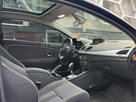 RENAULT MEGANE 3 COUPE OTOMATİK CAM TAVAN TOMTOM NAVİ DEĞİŞENSİZ