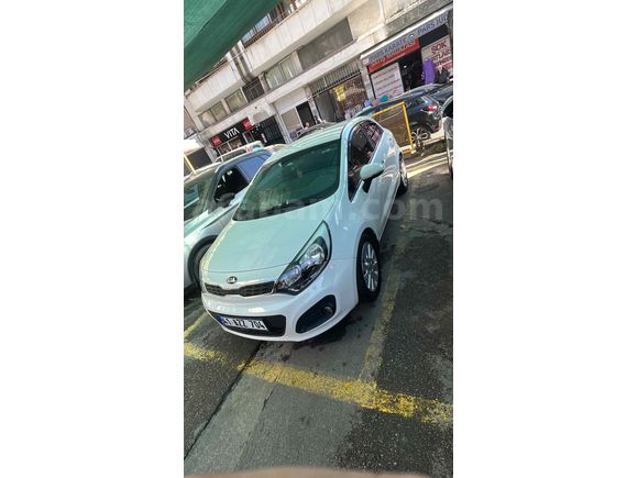 1.4CRDİ 95 Km de hatasız boyasız dosta gider 