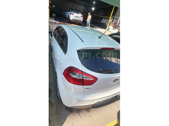 1.4CRDİ 95 Km de hatasız boyasız dosta gider 