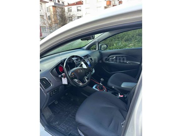1.4CRDİ 95 Km de hatasız boyasız dosta gider 