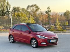 Sahibinden Hyundai i20 1.2 MPI Style 2016 Model  180.000 km Kırmızı