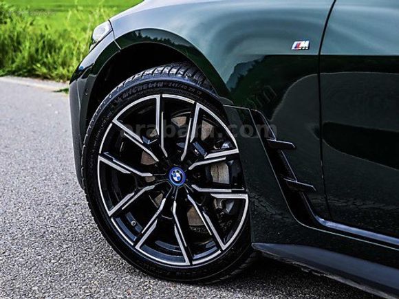 BMW İ4 eDrive 40 M Sport